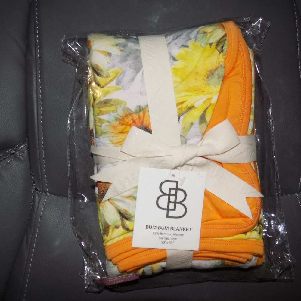 LITTLE BUM BUMS LBB OOPSIE DAISY BUM BUM BLANKET